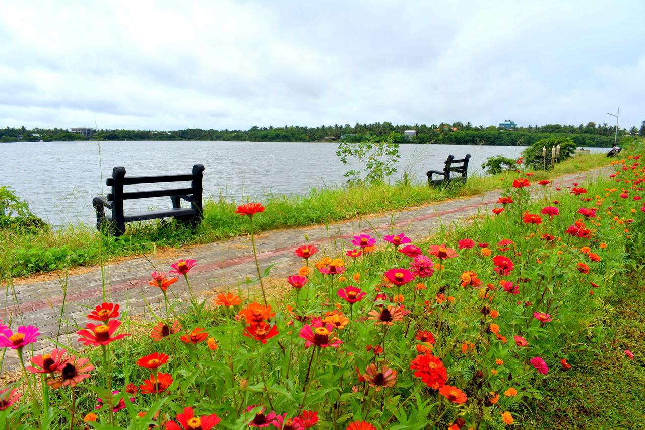 Lake City Resort Anuradhapura Bagian luar foto