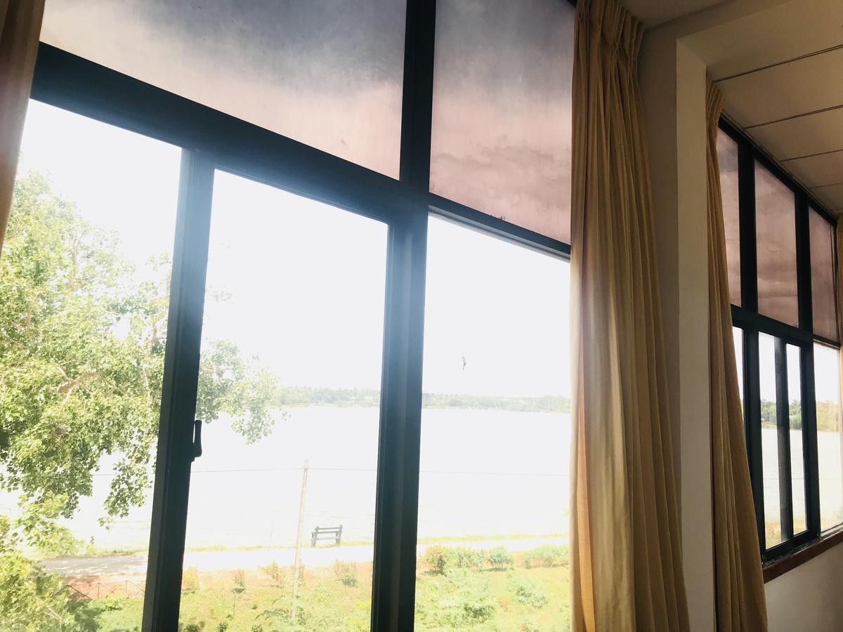 Lake City Resort Anuradhapura Ruang foto